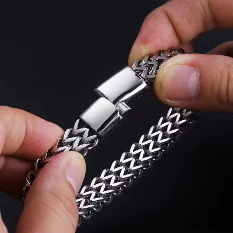 High-End Domineering Black and White Solid Color Men\\'S Stainless Steel Braided Sports and Leisure Bracelet